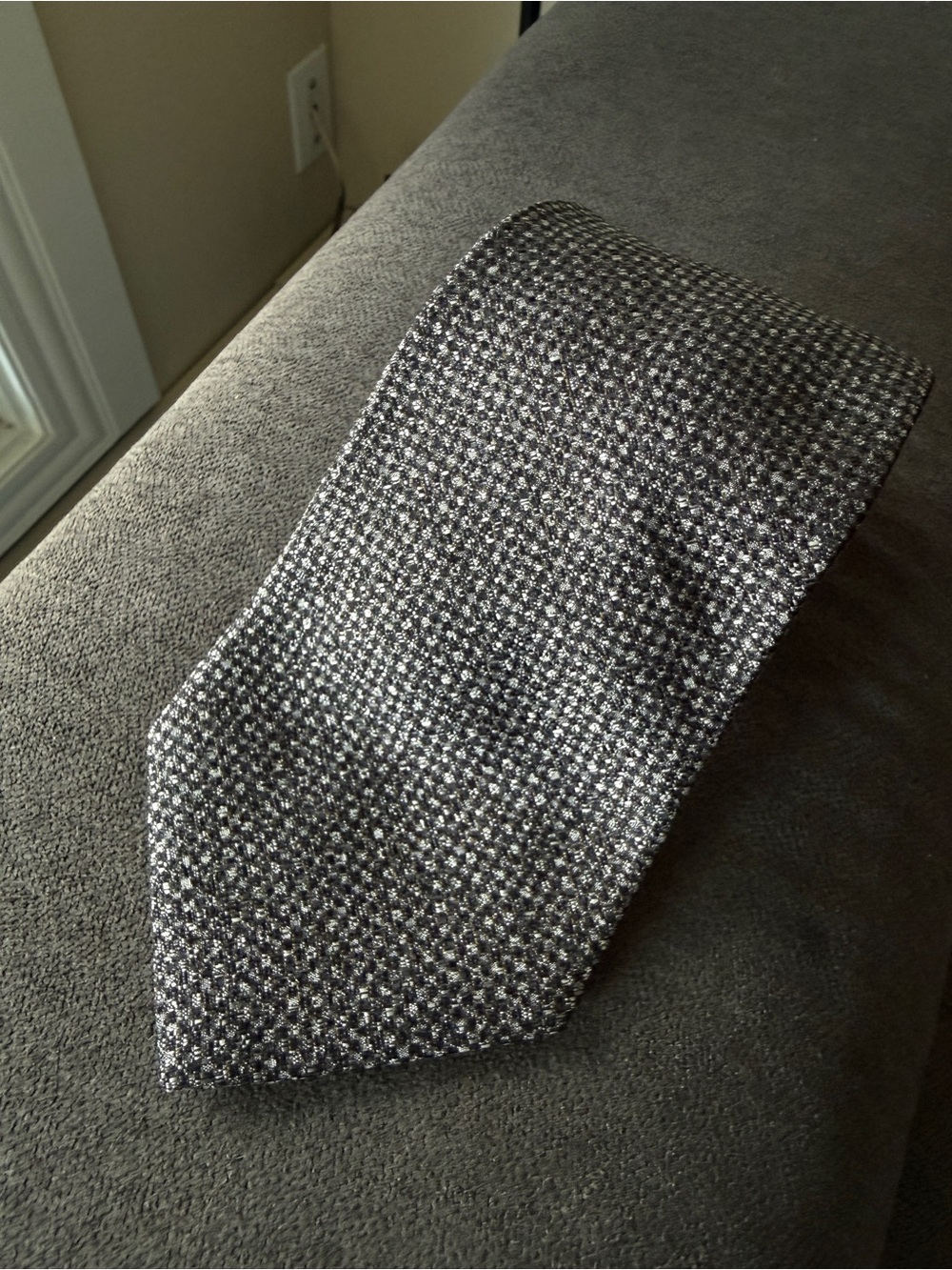Gray Patterned Silk Necktie - Picture 3 of 4
